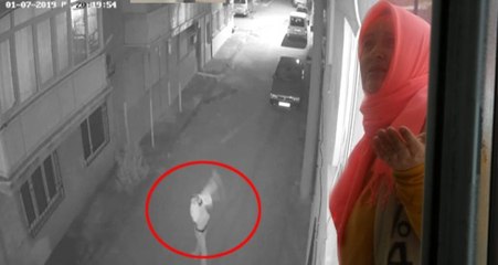 Evi 7 Defa Saldırıya Uğrayan Kadın Konuştu: Öldürecek Bizi, Korkuyorum!