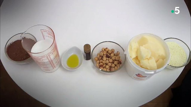 Savez-vous réellement ce qu'il y a dans un pot de Nutella ? France 5 a mené l'enquête ! Regardez