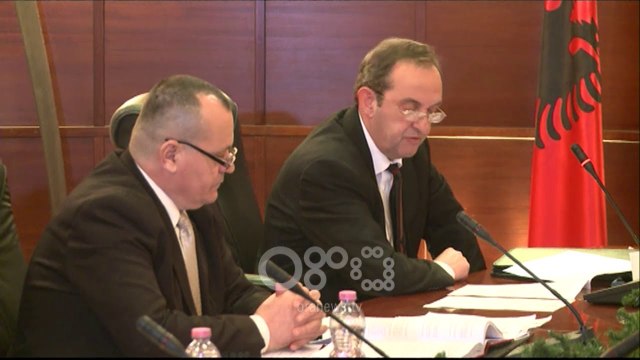 Ora News - U akuzua si bashkëpunëtor i sigurimit, Bujar Sheshi: Skenare mafioze politike