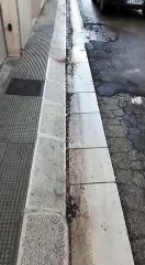 Manto stradale danneggiato in via Marsala