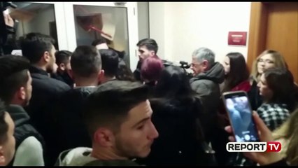 Report TV - Studentët e Drejtësisë tentojnë të zhbllokojnë fakultetin