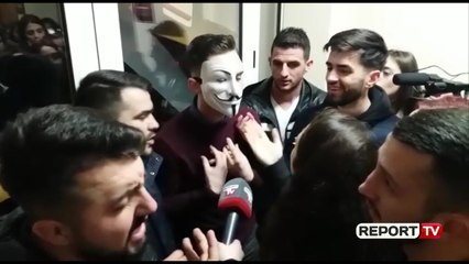 Report TV - Studentët e Drejtësisë tentojnë të zhbllokojnë fakultetin