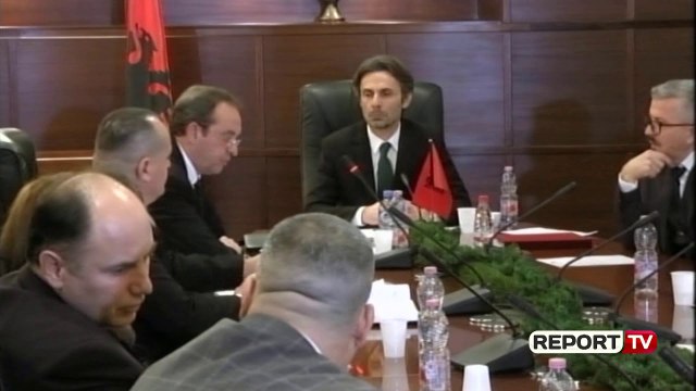 U akuzua si ish-sigurims, Bujar Sheshi: Skenare mafioze politike, po goditet KLP