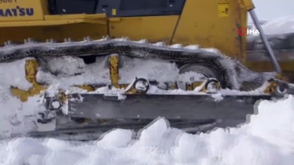 Ardahan'da Yoğun Kar Yağışıyla Kapanan Yollar Açılıyor