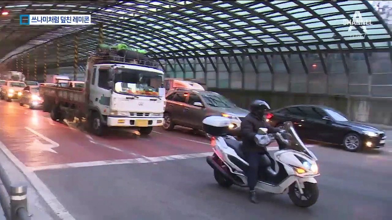 교차로서 레미콘 등 차량 29대 추돌…9명 부상