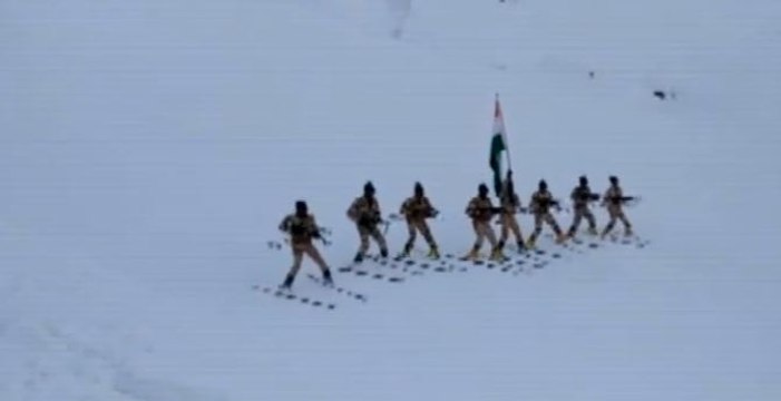 ITBP Jawans practice Martial Arts at Uttarakhand's Auli, WATCH VIDEO | Oneindia News