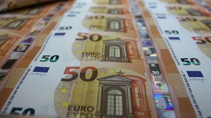 Στις αγορές βγαίνει και πάλι η Ελλάδα