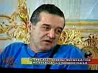 Becali are microfoane in palat