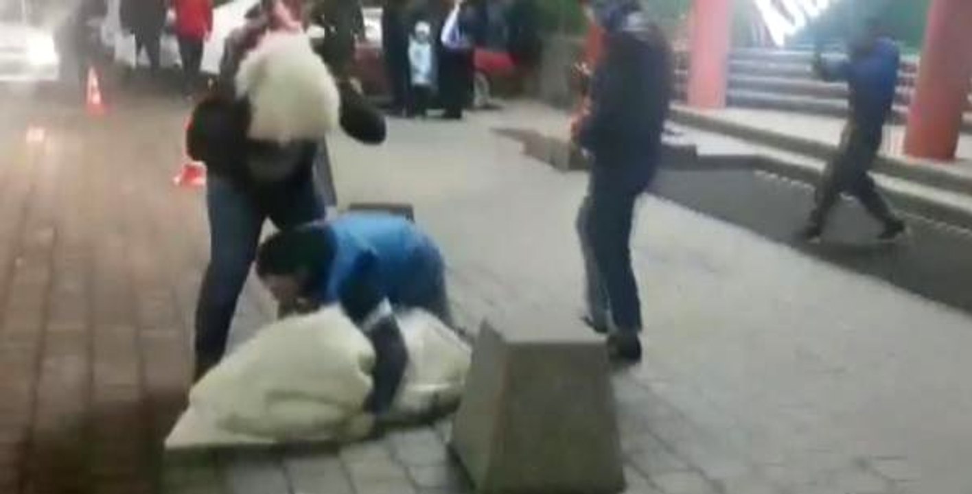 Sakar Damat Adayı, 'Kız Kaçırma' Gösterisinde, Gelin Adayını Hastanelik Etti