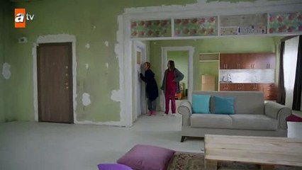 Kızların tuvaletini işgal eden Mert! - Kırgın Çiçekler 104.Bölüm