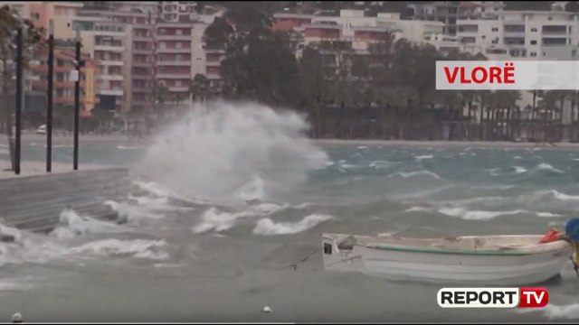 Report TV - Mot i keq në Vlorë e Durrës/ Pezullohen lundrimet, shkak era e fortë