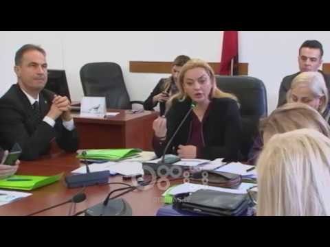 Ora News - Dhunë me studentët , opozita kërkon seancë dëgjimore me ministrin Sandër Lleshaj