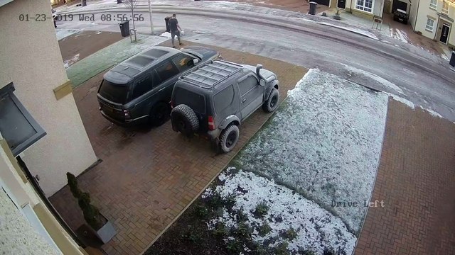 Sortir les poubelles sur le verglas... mauvaise idée !
