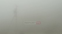 Punonjësi i OSHEE në 'luftë' me erërat e forta të cilat dëmtuan fiderin 1, prej 10kV në Radhimë