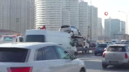 E-5'te 3 Araç Birbirine Girdi, Trafik Kilitlendi