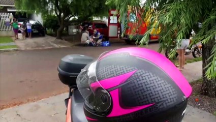 Motociclista sofre queda após atropelar cachorro