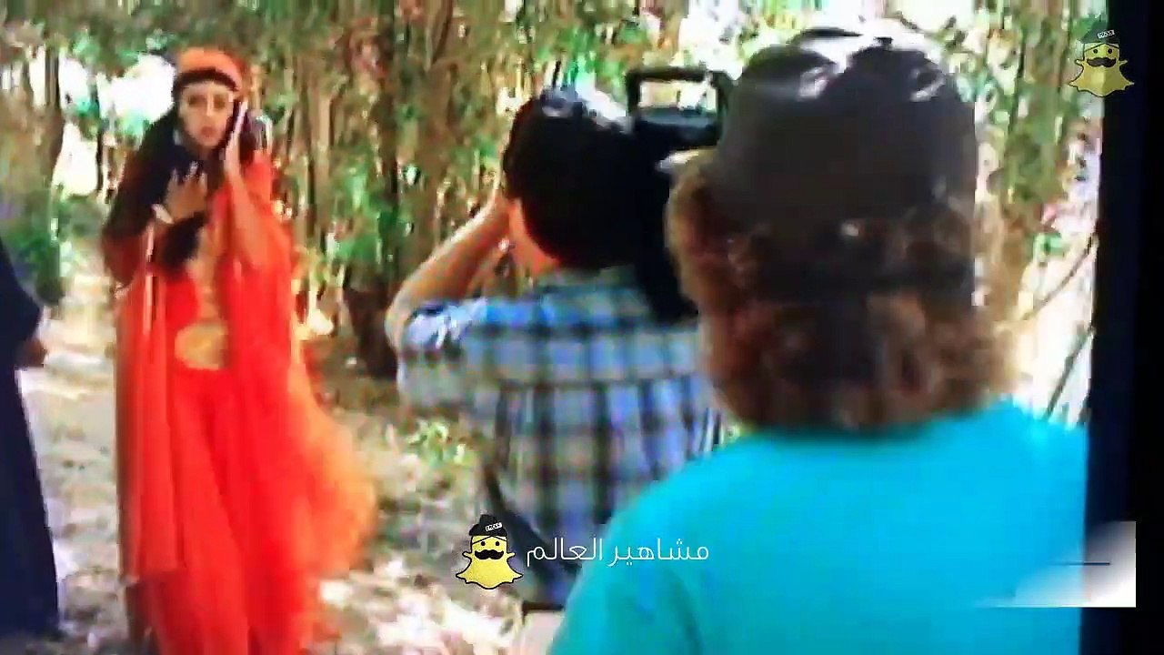 الظهور الاول لـ هيفا وهبي أمام الكاميرات في كواليس كليب يا ميمة قبل 22 عاماً مع عاصي الحلاني