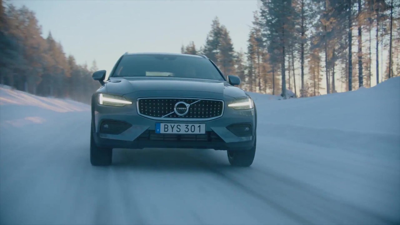 Volvo V60 Cross Country - Driving Video