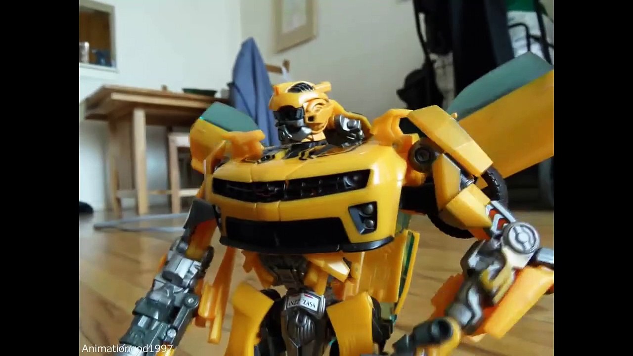 Transformers - Bumblebee vs. Sideswipe (Stop-motion Animation)