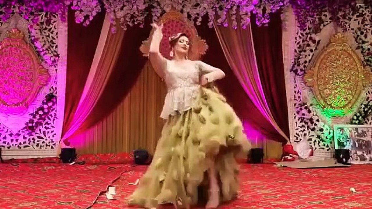 Song  LAUNG LAACHI DANCE