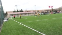 Spor Tokat'ta Amatör Maçta Kavga; Elinde Sopayla Futbolculara Saldırmaya Kalktı