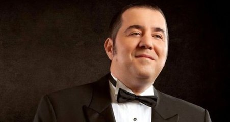 Ata Demirer'den Aşk İtirafı Gibi Hareket!