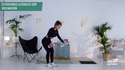 Elevaciones laterales con inclinación (mujer)