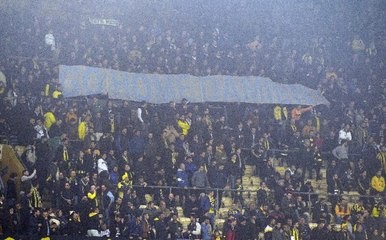 Fenerbahçe Tribünlerinde 'Evine Dön Damien' Pankartı Açıldı