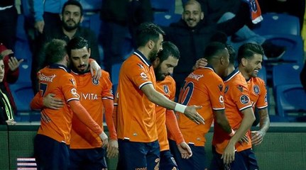 Lider Medipol Başakşehir, Kasımpaşa'yı 2-0 ile Geçti
