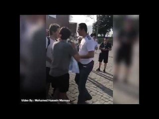 طفل أرجنتيني يترجى مشجع مصري عشان ياخد تيشرت صلاح مكان تيشرت ميسي