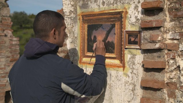 Pintor espanhol faz cópias de clássicos da arte em lugares inusitados