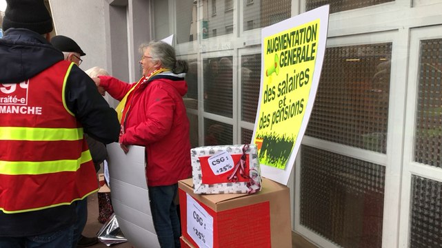 Les retraités manifestent devant la permanence du député Philippe Gosselin