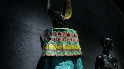 La scénographie de l'exposition "Christian Dior: Designer of Dreams" à Londres