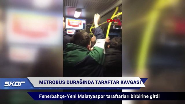 Metrobüs durağında taraftar kavgası