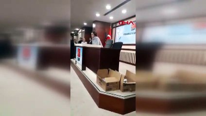 Gece istifa etti sabah geri çekti!