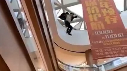Man toss child from third floor before leaping off himself
