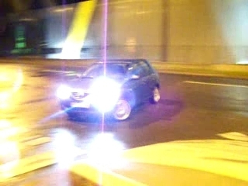 logan vs 205GTI drift