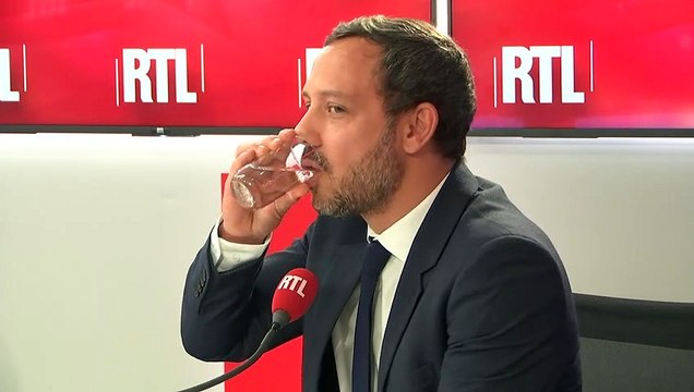 Pénaliser financièrement des familles n'est pas la solution la plus appropriée , dit Adrien Taquet