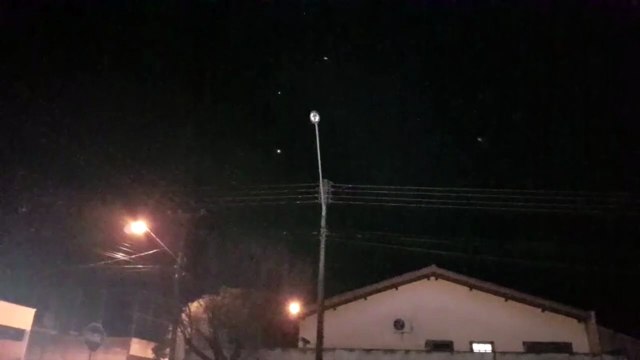 Poste com lâmpada queimada gera reclamação