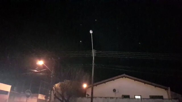Poste com lâmpada queimada gera reclamação
