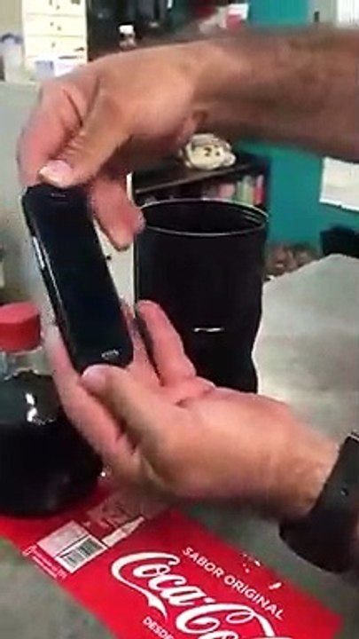 Une ingénieuse fausse bouteille de Coca-Cola pour faire de la contrebande