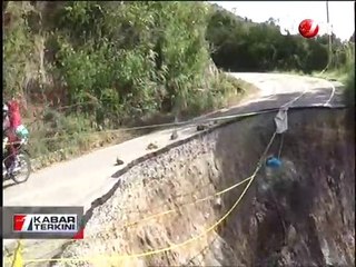 Jalur Lintas Antar Kabupaten di Aceh Longsor