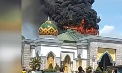 Masjid Agung Belopa Terbakar, Petugas Pemadam Sulit Padamkan Api