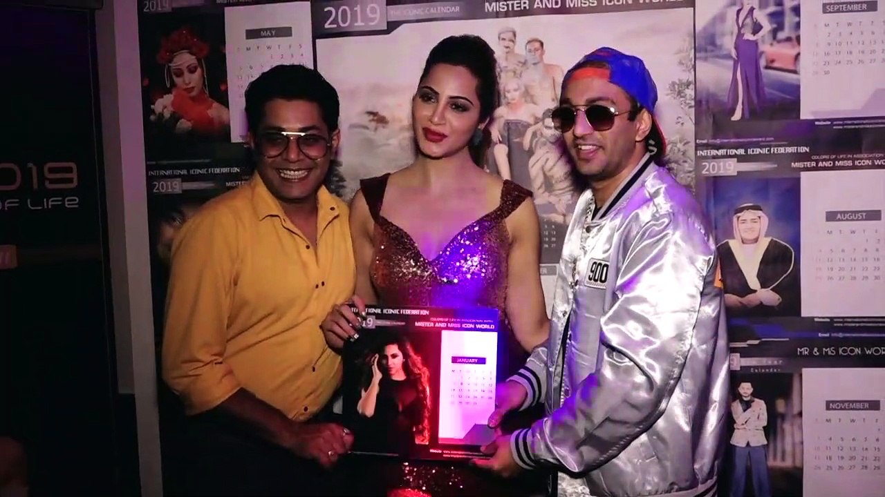 Ex Bigg Boss Contestant Arshi Khan unveils HOT 2019 CALENDER