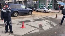 Report TV - Aksident ne Lezhë, furgoni përplas 17-vjeçaren, dërgohet në spital