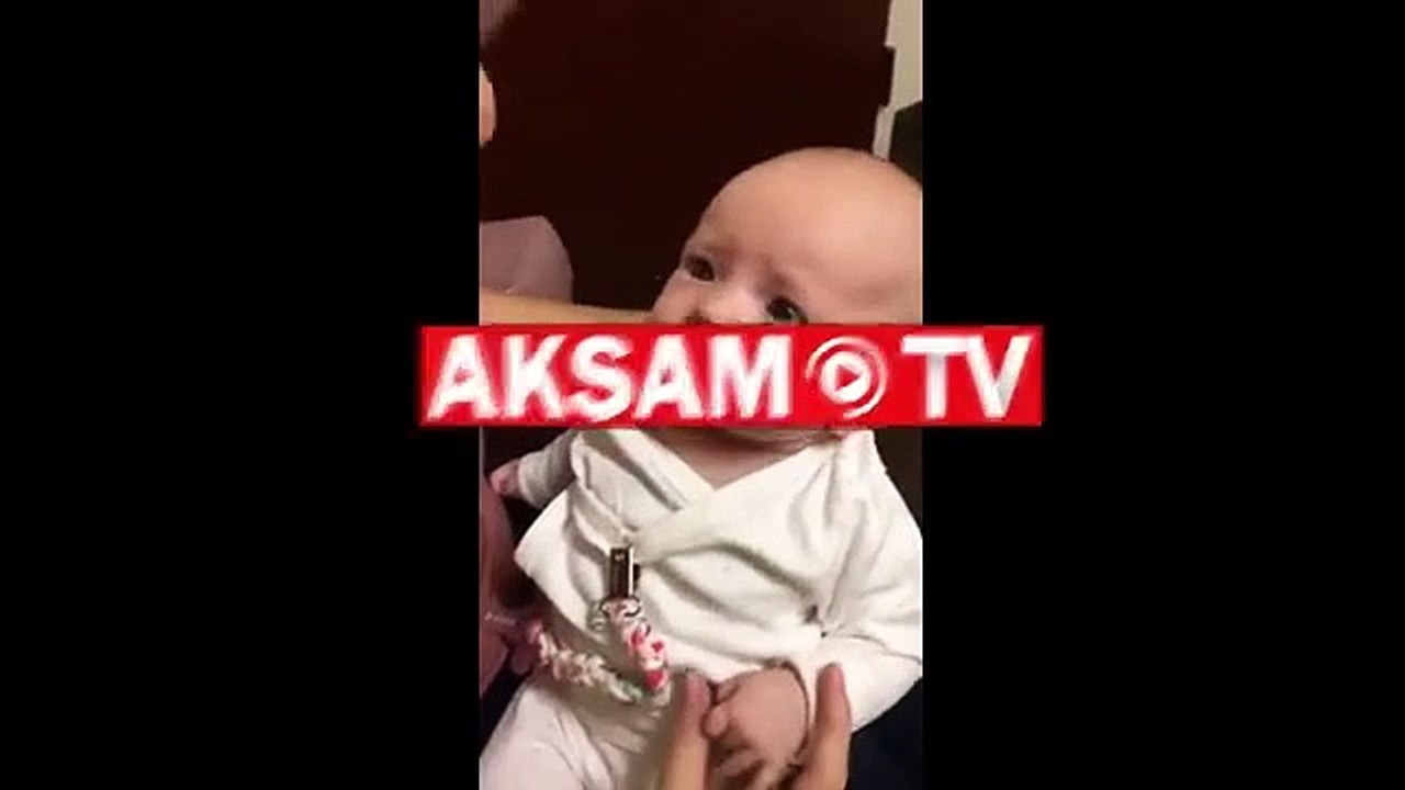 Annesinin sesini ilk defa duyan doğuştan işitme engelli bebek duygulandırdı