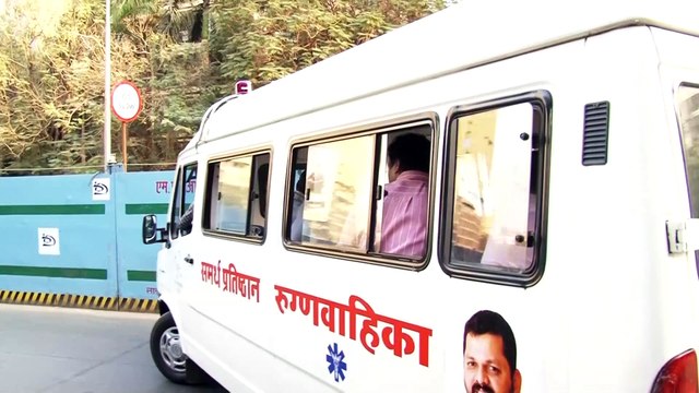 Nana Patekar At His Mother Nirmala Patekar's Funeral | Filmibeat