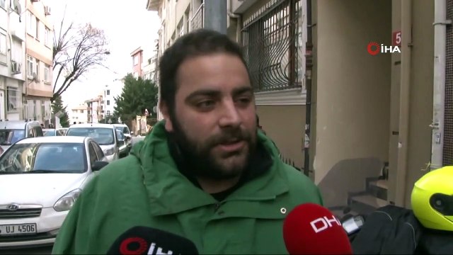 Kadıköy'de Akli Dengesi Bozuk Şahıs, Kadın Avukatın Park Halindeki Aracını Ateşe Verdi