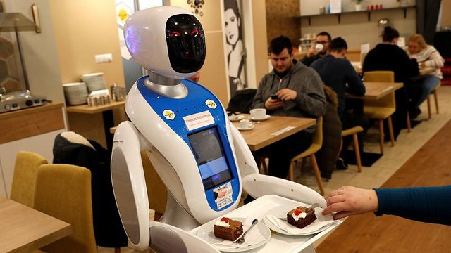 Budapeşte'de bir kafenin tüm çalışanları robotlar