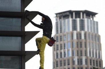 فيديو: القبض على الرجل العنكبوت الفرنسي في دولة الفلبين